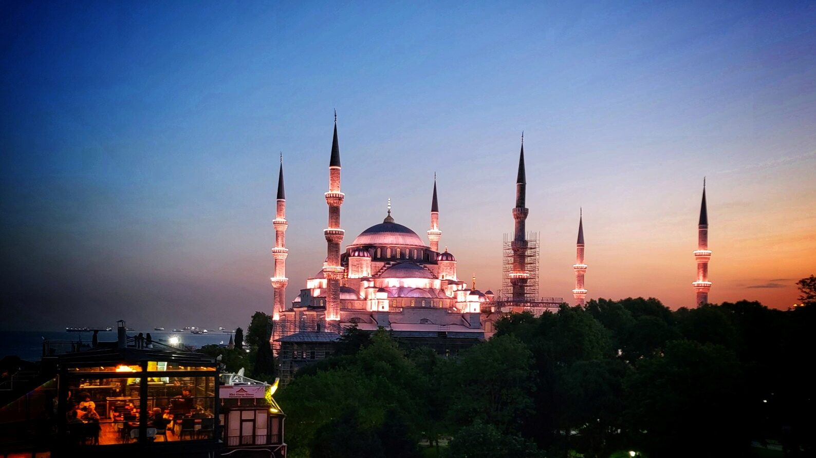360 escapes-Banner-Picture-Blue-Mosque-at-night.