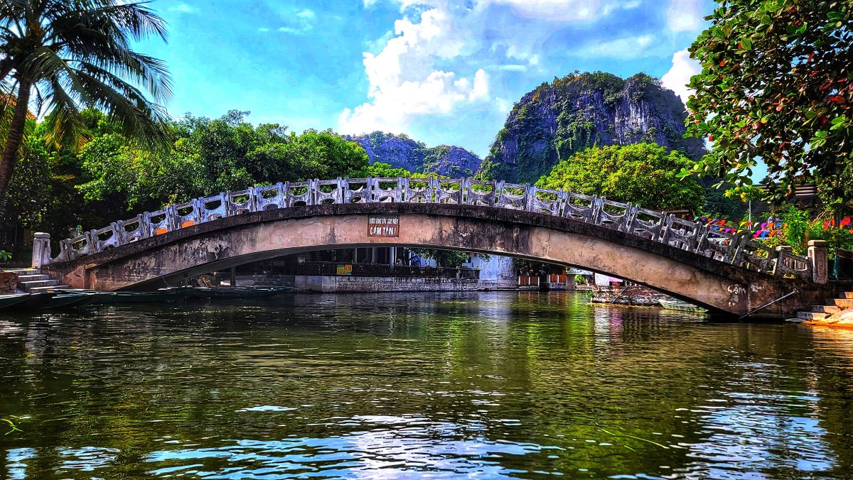 Bridge over Ngo Dong River, Ninh Binh